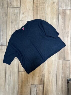 Vince Camuto Navy Blue V-Neck Short Sleeve Sweater